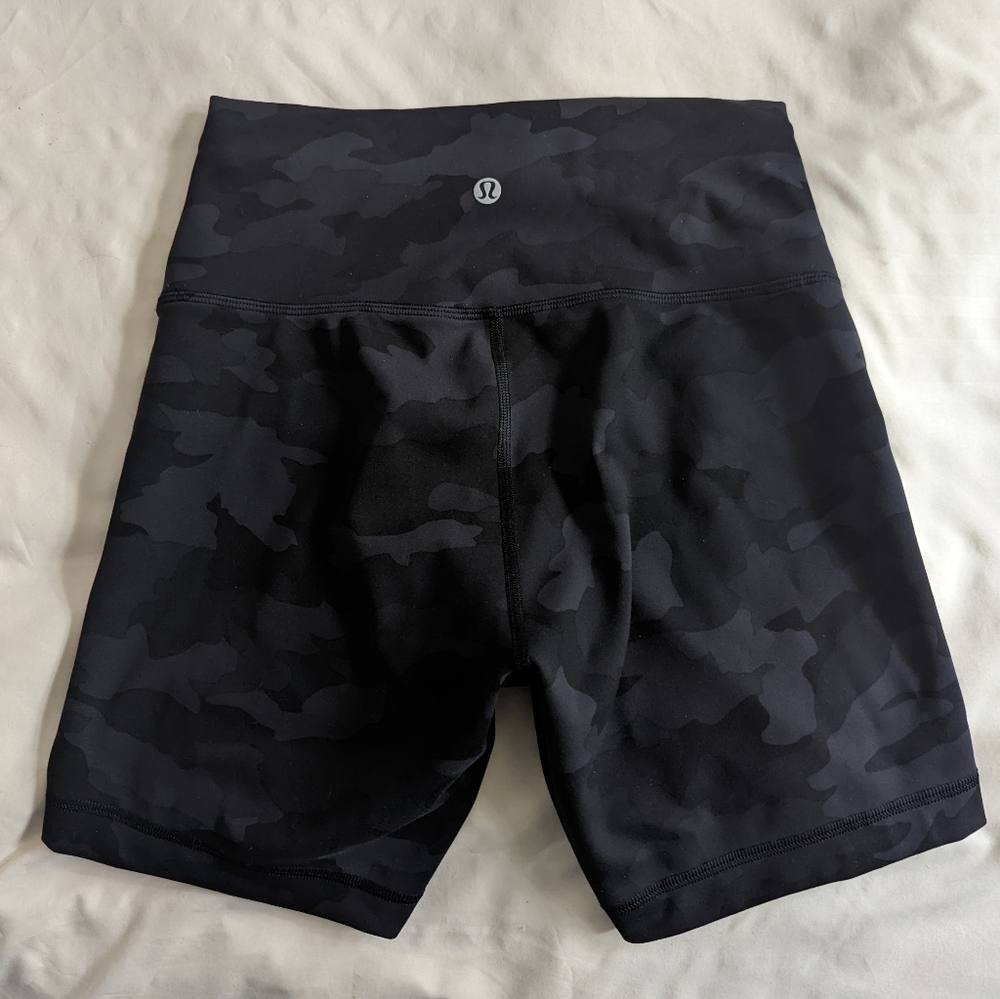 Like new Lululemon Wunder Train HR Short 6" size 6